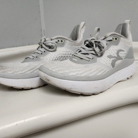 Women's Comfort Shoes - Picture 3 of 7